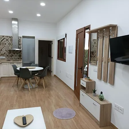 Independent House In Rural Setting 아파트 라오로타바
